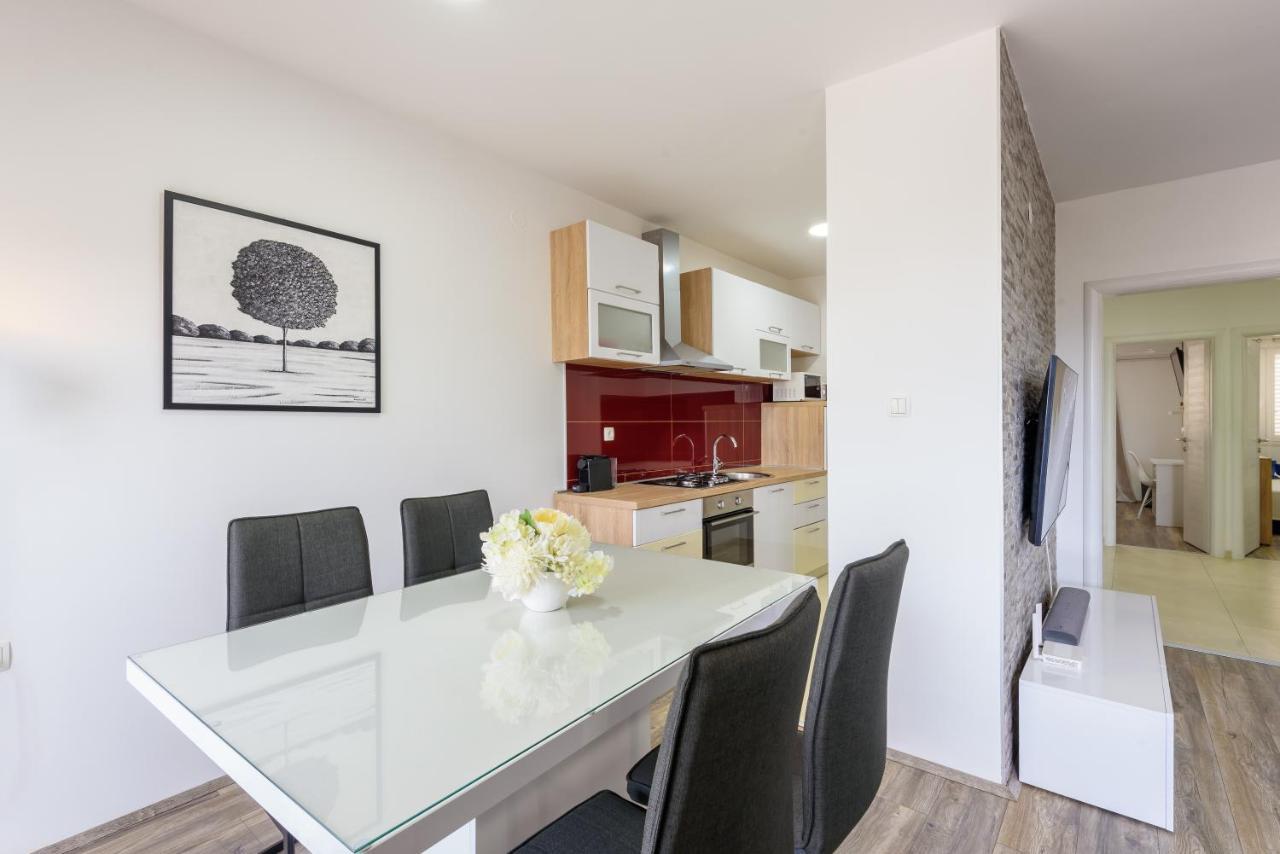 Apartment Tina โพลเช ภายนอก รูปภาพ